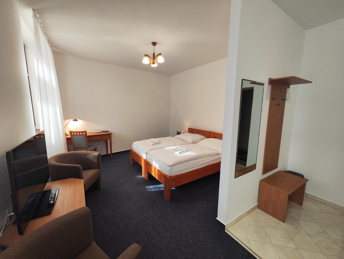 Smolenicky Zamok Hotel สโมเลนิเช ภายนอก รูปภาพ
